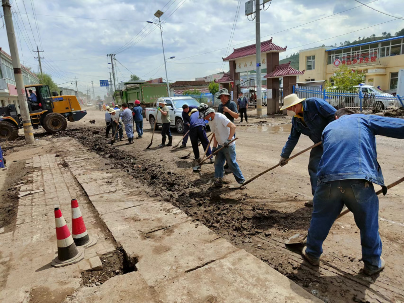 情系家鄉(xiāng)為人民 抗洪救災(zāi)勇?lián)?dāng)——物產(chǎn)工投公司黨員干部、團(tuán)員青年奔赴災(zāi)區(qū)第一線搶險(xiǎn)救災(zāi)