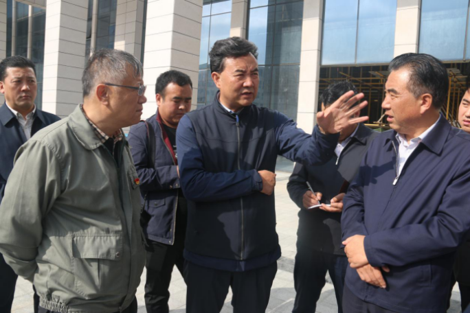 省人大常委會副主任、海東市委書記鳥成云專題調研曹家堡保稅物流園