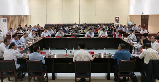 省國(guó)資委黨委副書(shū)記、副主任陳志忠 在青海物產(chǎn)集團(tuán)講專(zhuān)題黨課